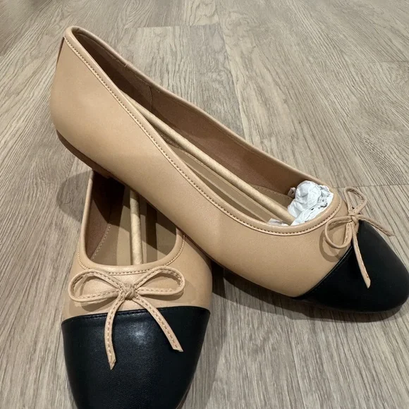 JCrew NEW Classic Two-Tone Ballet Flats in Beige and Black Bow | size 11 - Picture 2 of 11